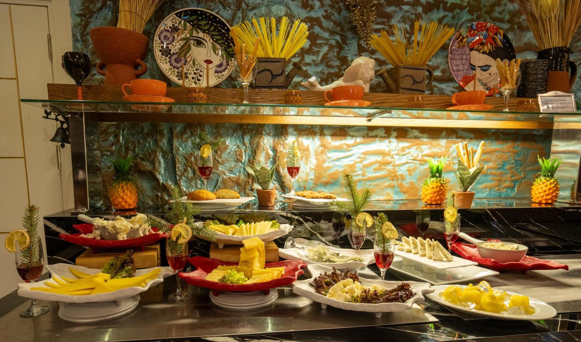 קארס Grand Ani Hotel מראה חיצוני תמונה
